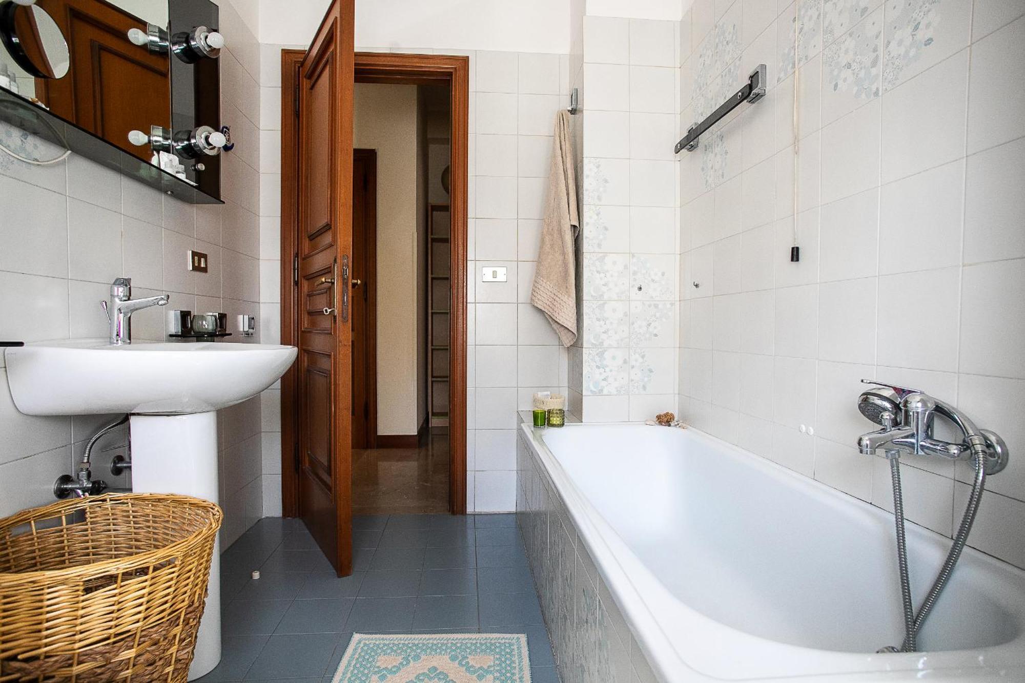 Corno Grande Spacious • Free Parking • Center Apartment